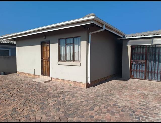 3 BEDROOM HOUSE FOR SALE IN CLOVERDENE